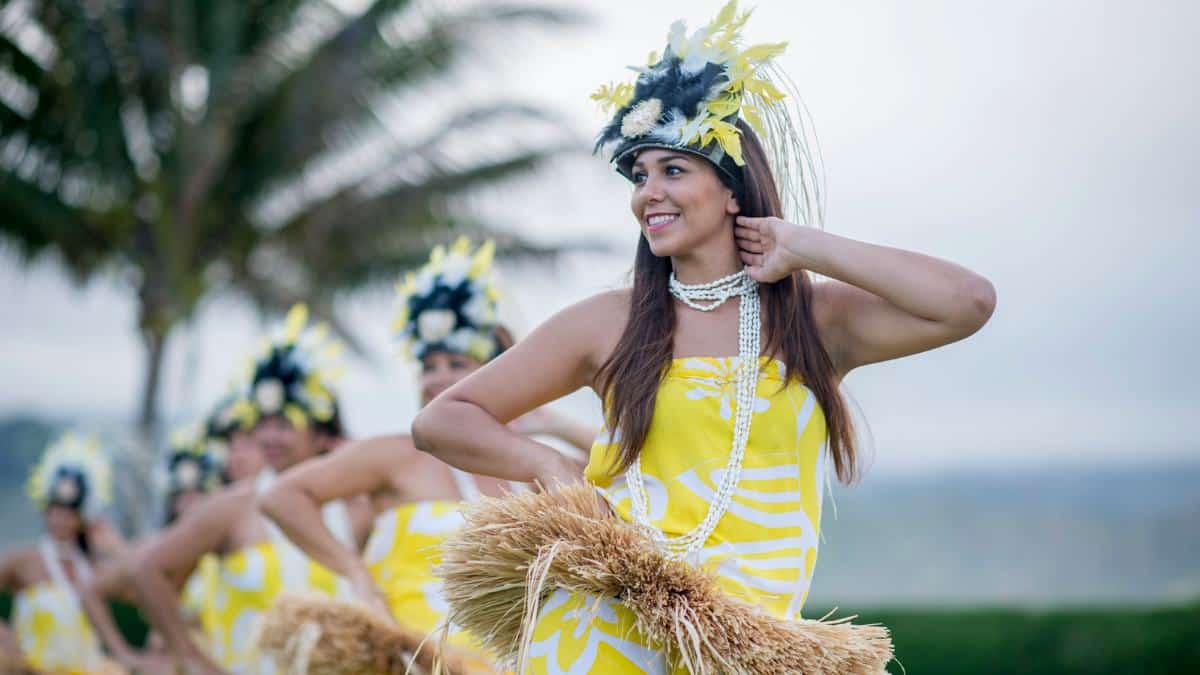 hawaii luau dancers
