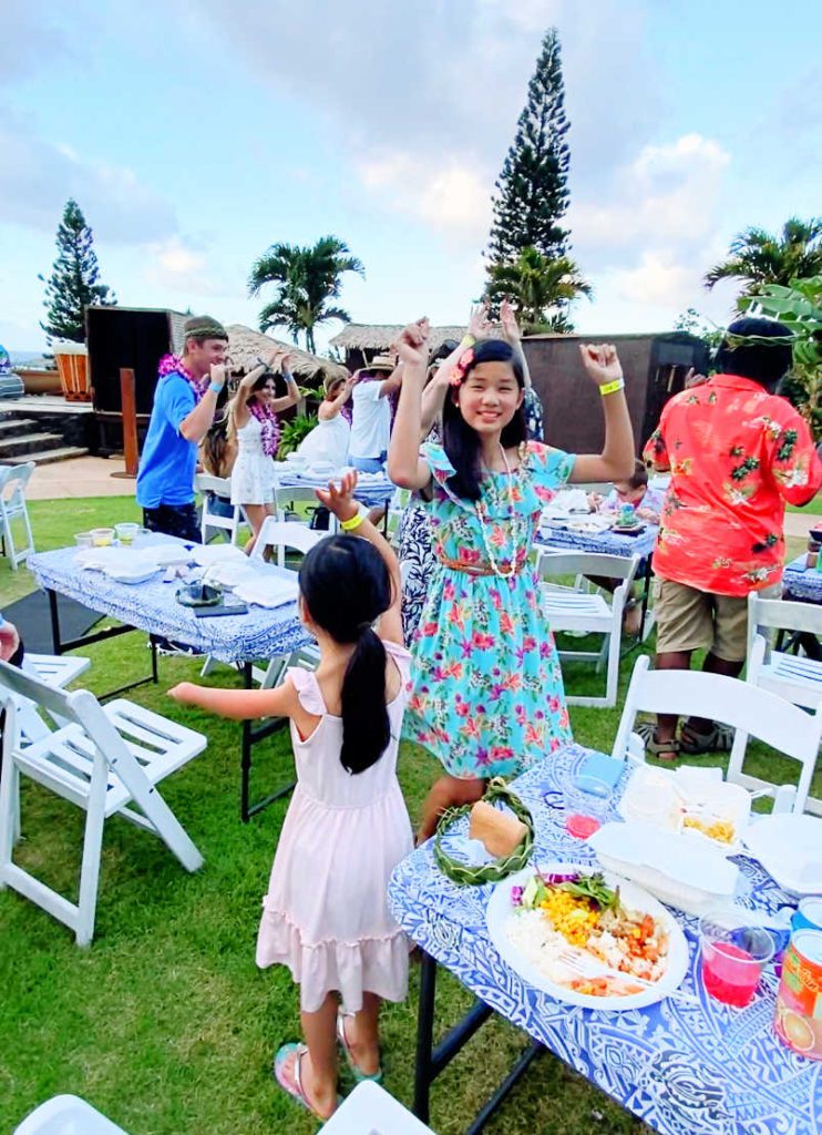kids dancing at the Sea Life luau in Oahu