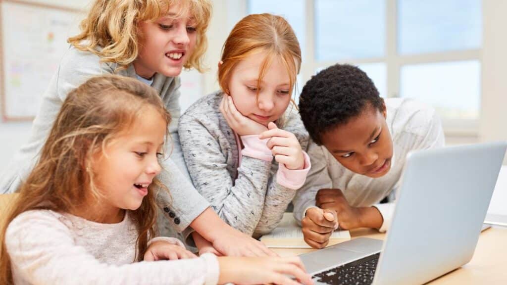 kids playing on laptop