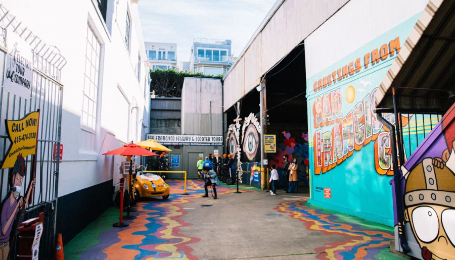 A fun thing to do in San Francisco on the weekend is see the greeting mural in Umbrella Alley.