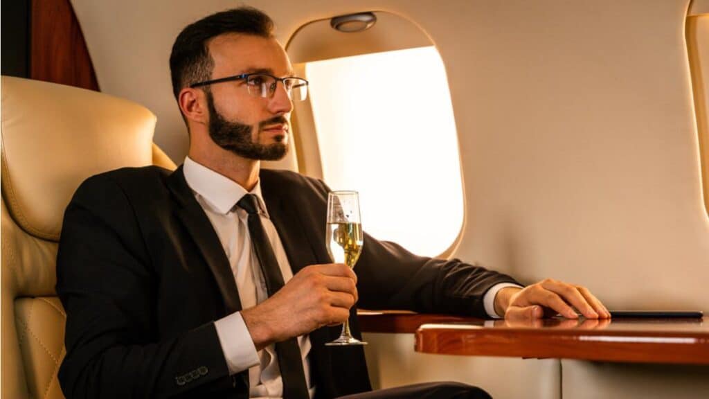 _The Luxury of Business Class for the Wealthy-DP