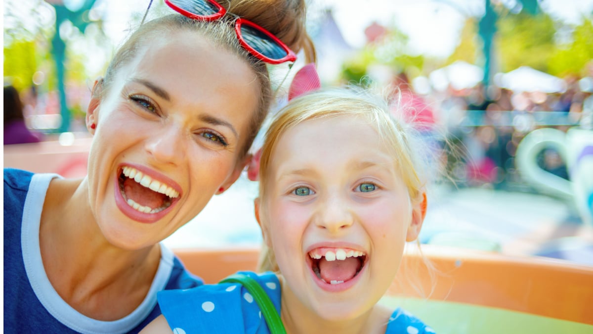 mom and daughter at theme parks