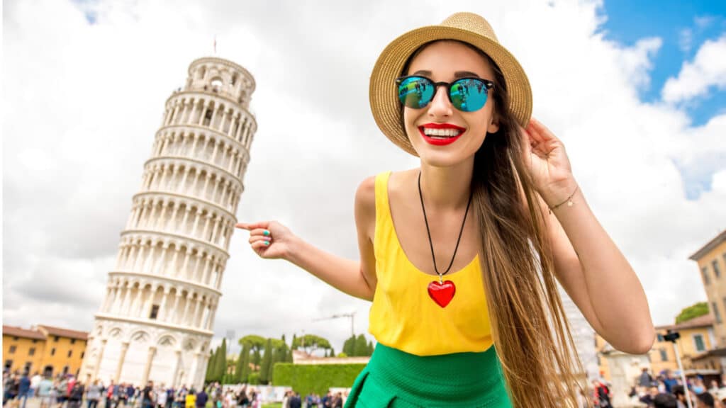 Tower of Pisa woman yellow shirt