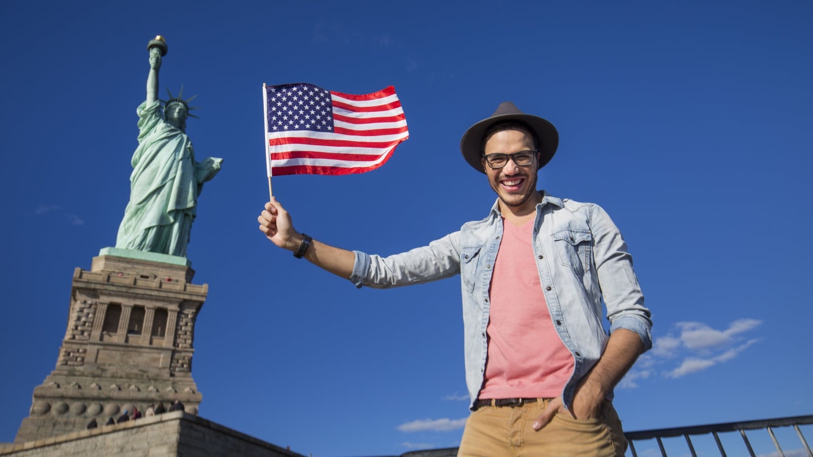 tourist at statue of liberty