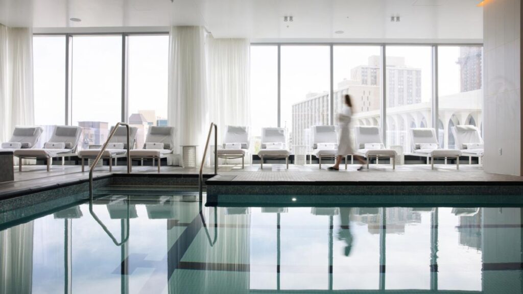 Four Seasons Minneapolis pool