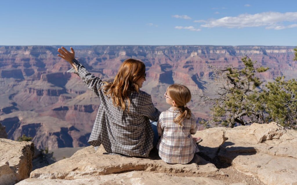 mom and daughter grand canyon